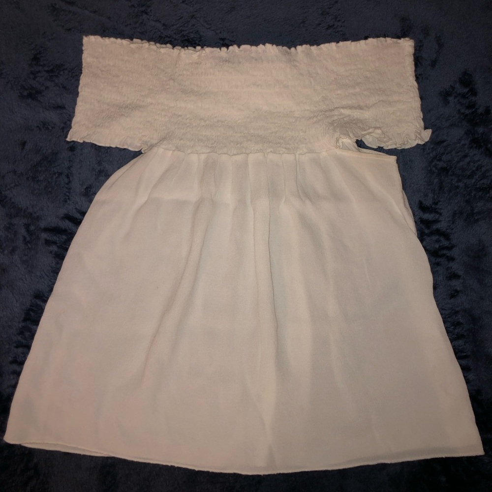 Brandy Melville off the shoulder top. Ruched.